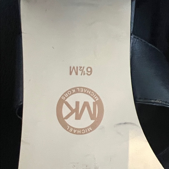 Michael Kors Black leather Sandals with Metallic Chain - Picture 4 of 8